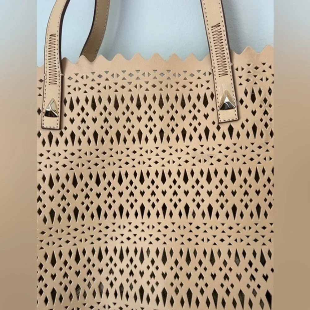 STELLA & DOT Elegant Tan Tote Bag - Picture 2 of 8